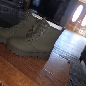 AEROSOLES Olive Green Kids Lace-Up Combat Boots